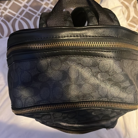New coach bag worn for 2 months still in good condition everything still there - Picture 2 of 5